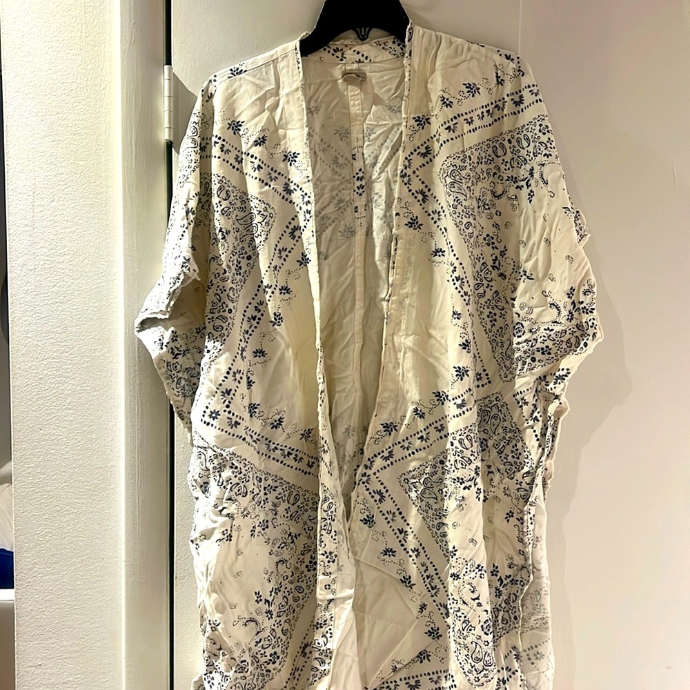 Ecoté Anthropologie White Blue Paisley Open Shawl Large Boho